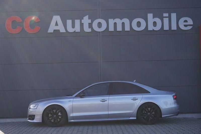 Florettsilber metallic Gebraucht 2018 Audi S8 Sport Limousine | 49.880 € (Fairer Preis) - Bild 1/4
