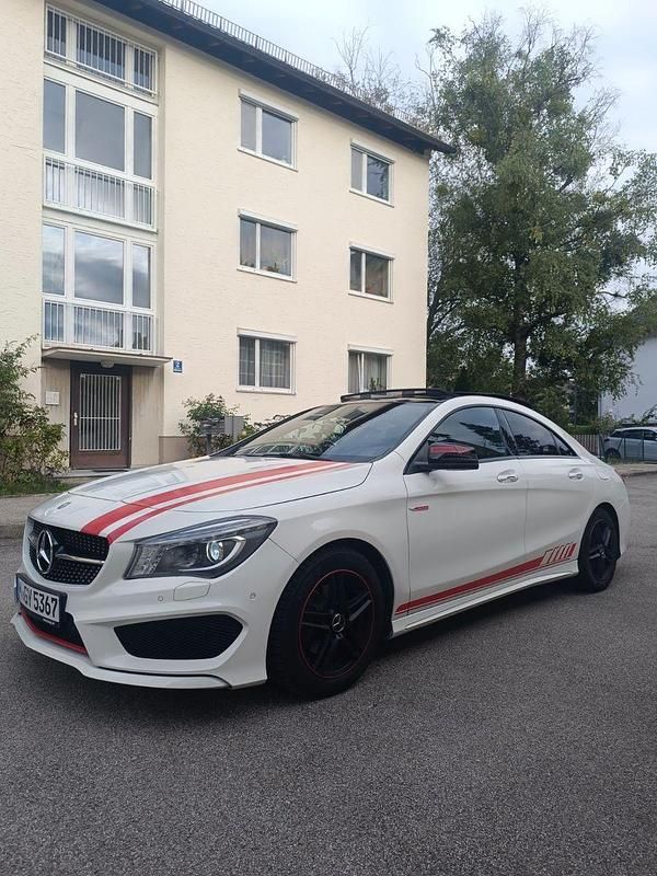 Weiß Gebraucht 2016 Mercedes CLA200 AMG line Coupé | 17.100 € (Fairer Preis) - Bild 1/4