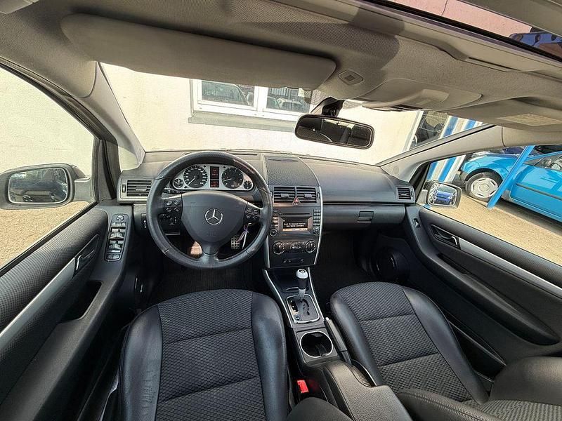 Gebraucht Mercedes A180 116 PS (85 kW) 2012 Schwarz Limousine