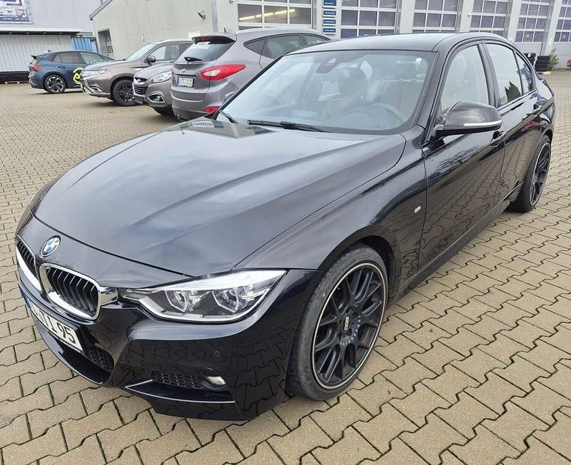 Schwarz Gebraucht 2016 BMW 320 M Sport Limousine | 20.400 € (Fairer Preis) - Bild 1/4