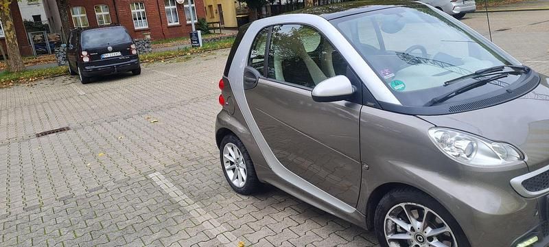 Grau Gebraucht 2013 Smart ForTwo Coupé Passion Coupé | 3.990 € (Guter Preis) - Bild 1/4
