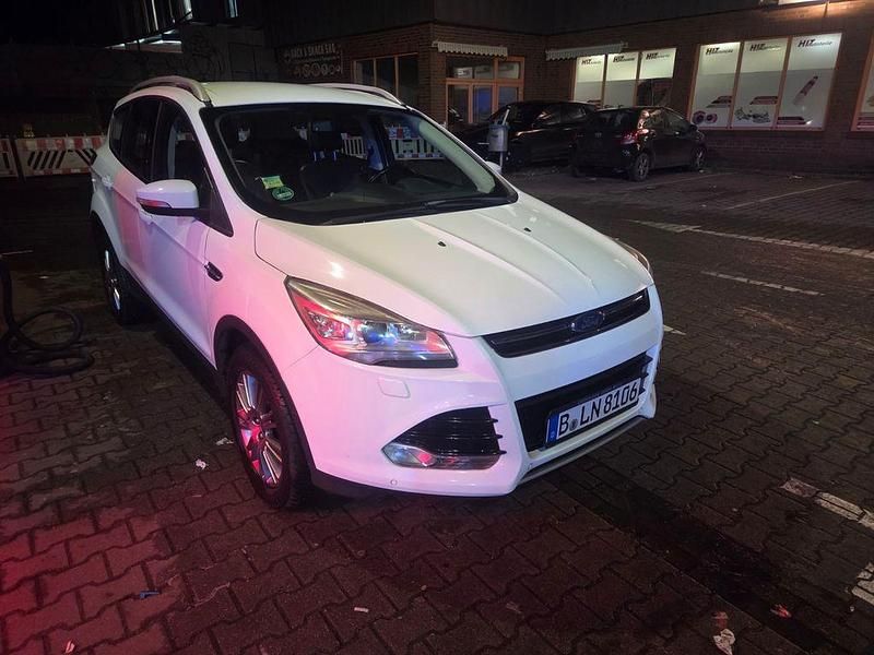 Gebraucht Ford Kuga Trend 150 PS (110 kW) 2013 Weiß SUV