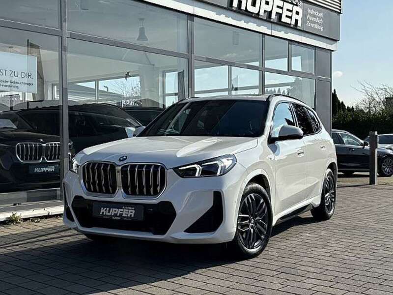 Alpinweiss 3 Gebraucht 2023 BMW X1 M Sport SUV | 42.900 € (Fairer Preis) - Bild 1/4