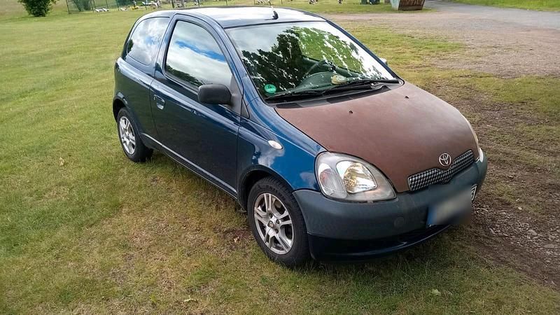 Blau Gebraucht 2003 Toyota Yaris Kleinwagen | 700 € (Guter Preis) - Bild 1/4