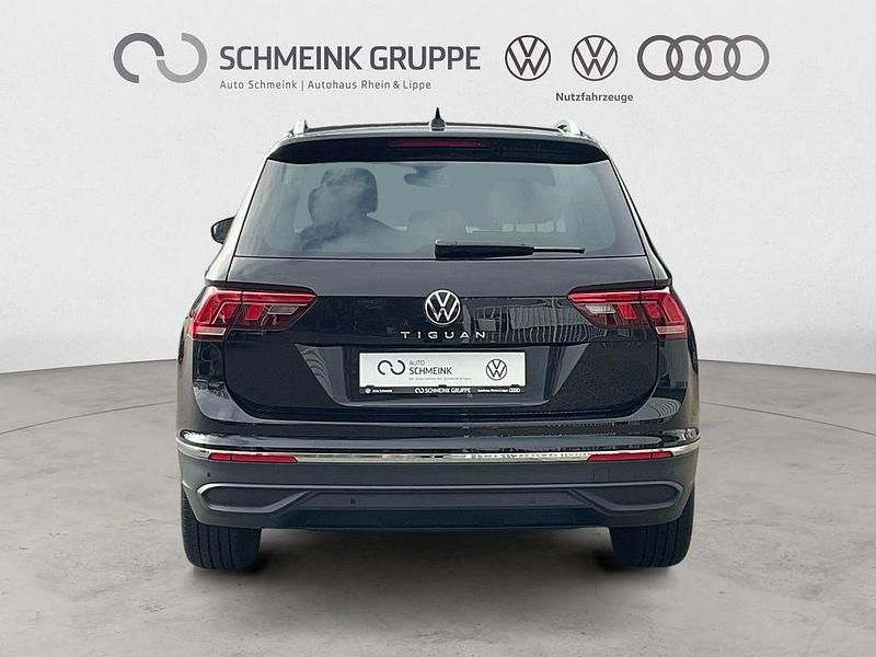 Gebraucht VW Tiguan Active 150 PS (110 kW) 2023 Deep black perleffekt SUV