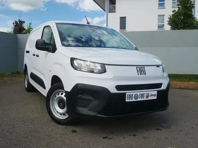Neu Fiat Doblò 102 PS (75 kW) 2025 Weiß Van / Kleinbus