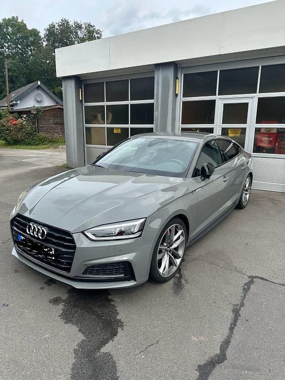 Grau Gebraucht 2021 Audi A5 Sportback S-Line Kleinwagen | 29.999 € (Superpreis) - Bild 1/4