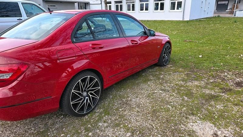 Gebraucht Mercedes C200 184 PS (135 kW) 2012 Rot Limousine