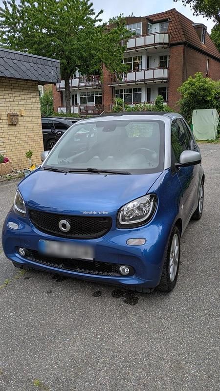Blau Gebraucht 2017 Smart ForTwo Electric Drive Cabrio | 7.999 € (Fairer Preis) - Bild 1/4