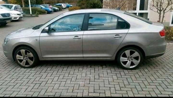 Andere außenfarben Gebraucht 2013 Seat Toledo Ecomotive Limousine | 11.500 € - Bild 1/4