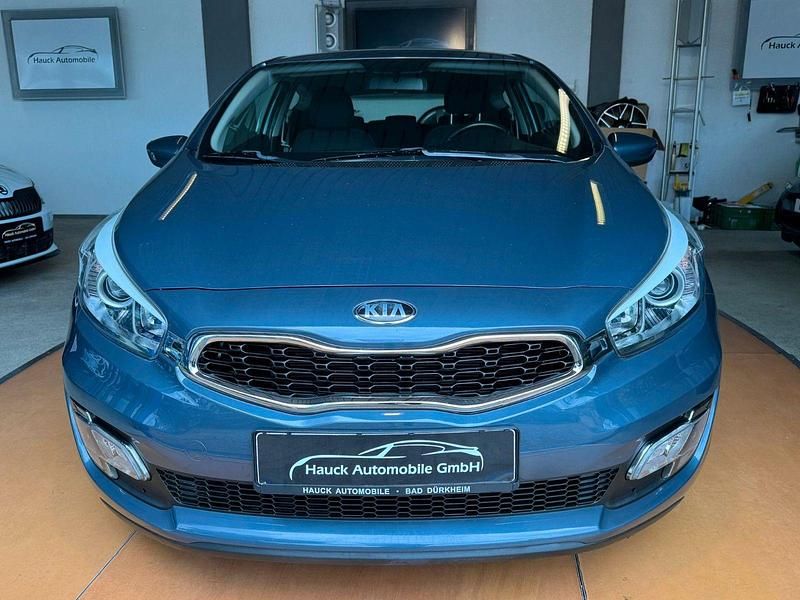 Gebraucht Kia Ceed Sport 135 PS (99 kW) 2013 Blau Kleinwagen
