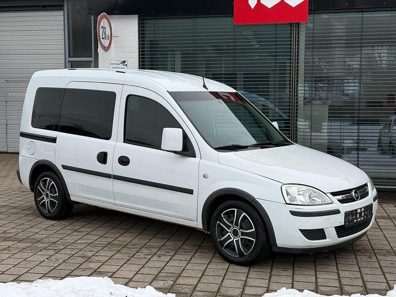 Weiß Gebraucht 2010 Opel Combo Edition Van / Kleinbus | 4.000 € (Teuer) - Bild 1/4