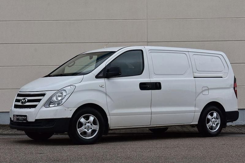 Weiß Gebraucht 2015 Hyundai H-1 Van / Kleinbus | 4.490 € - Bild 1/4