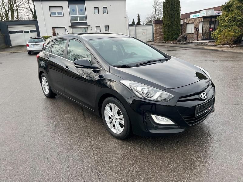 Gebraucht Hyundai i30 99 PS (72 kW) 2014 Schwarz Kombi