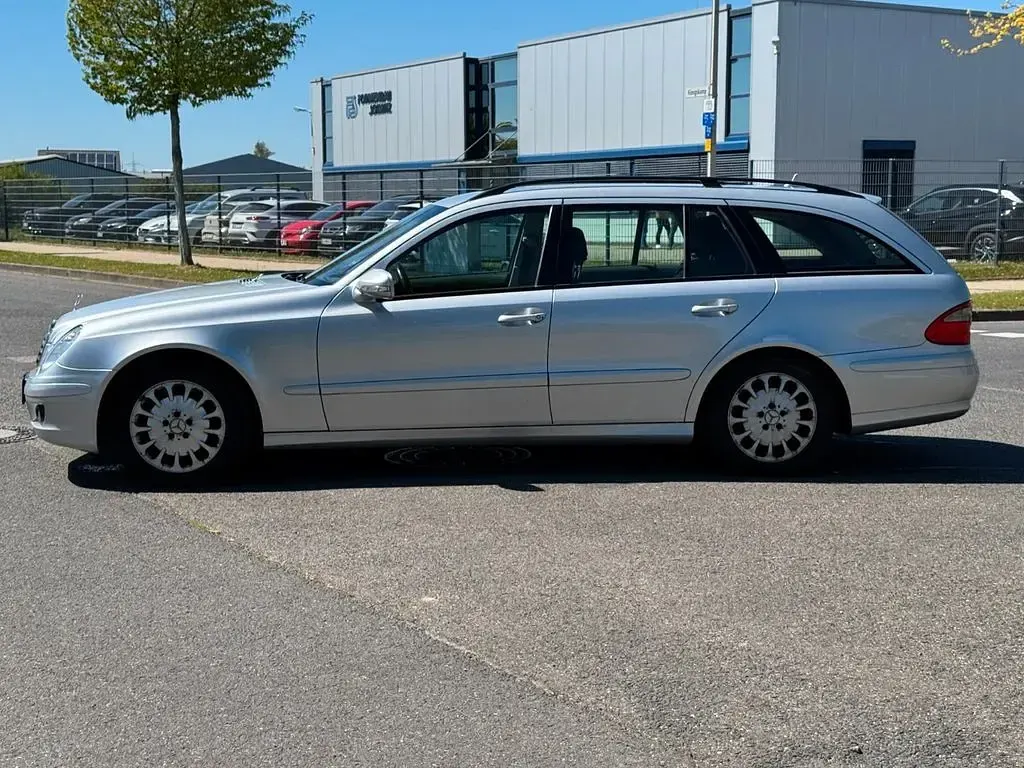 Gebraucht Mercedes E220 170 PS (125 kW) 2006 Iridiumsilber Kombi
