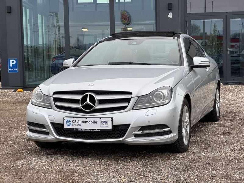 Silber Gebraucht 2011 Mercedes C180 Coupé | 11.990 € (Fairer Preis) - Bild 1/4