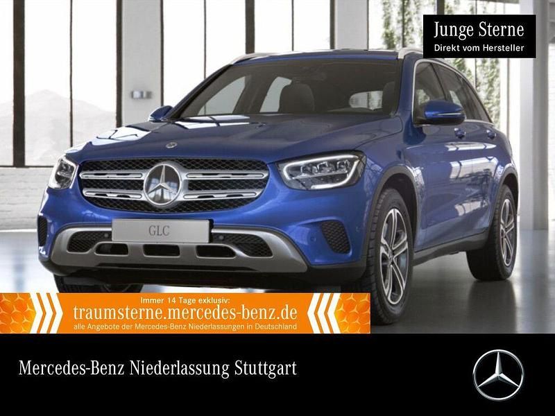 Blau Gebraucht 2020 Mercedes GLC300e AMG SUV | 31.490 € (Fairer Preis) - Bild 1/3