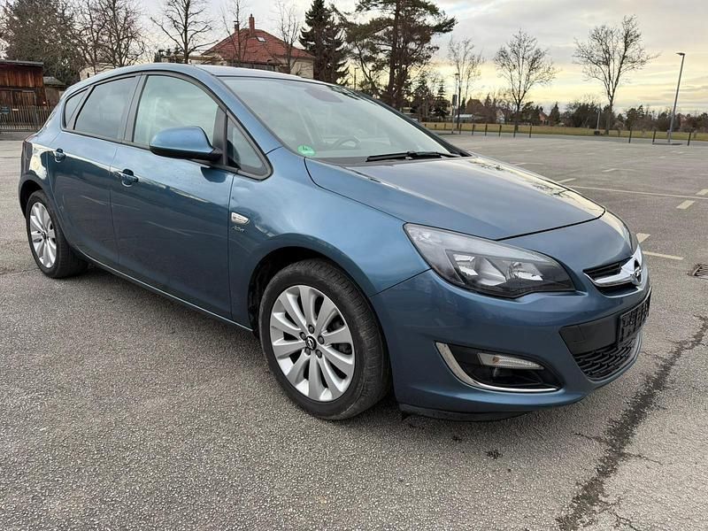 Gebraucht Opel Astra Active 140 PS (102 kW) 2013 Kleinwagen