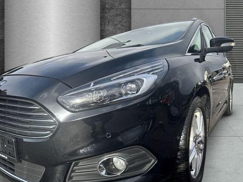 Gebraucht Ford S-MAX Titanium 241 PS (177 kW) 2018 Iridiumschwarz metallic Van / Kleinbus