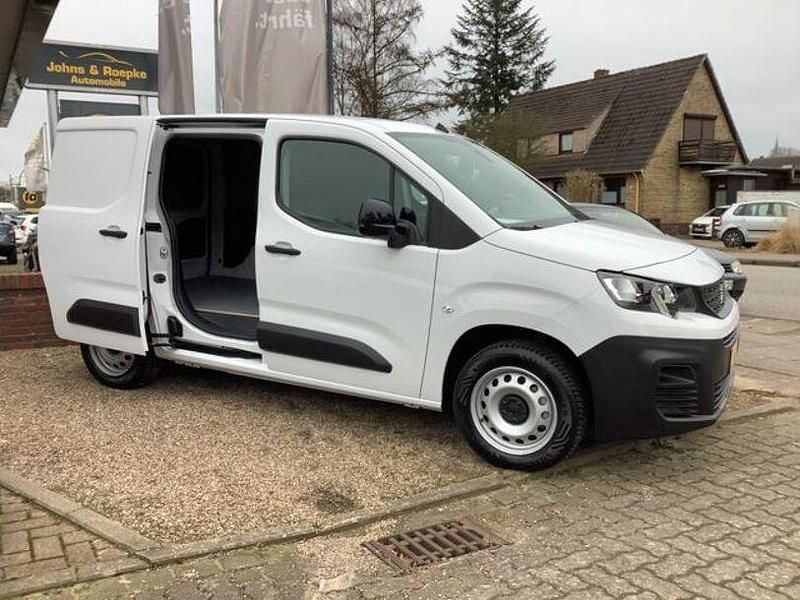 Gebraucht Peugeot Partner 102 PS (75 kW) 2024 Lackierung weiss icy/typ ausse Van / Kleinbus
