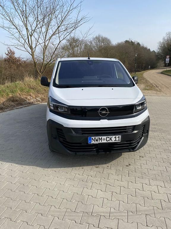 Gebraucht Opel Vivaro 120 PS (88 kW) 2024 Weiß Van / Kleinbus