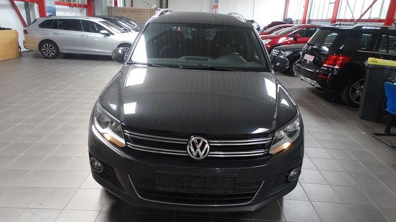 Grau Gebraucht 2015 VW Tiguan LOUNGE SUV | 4.990 € (Superpreis) - Bild 1/4