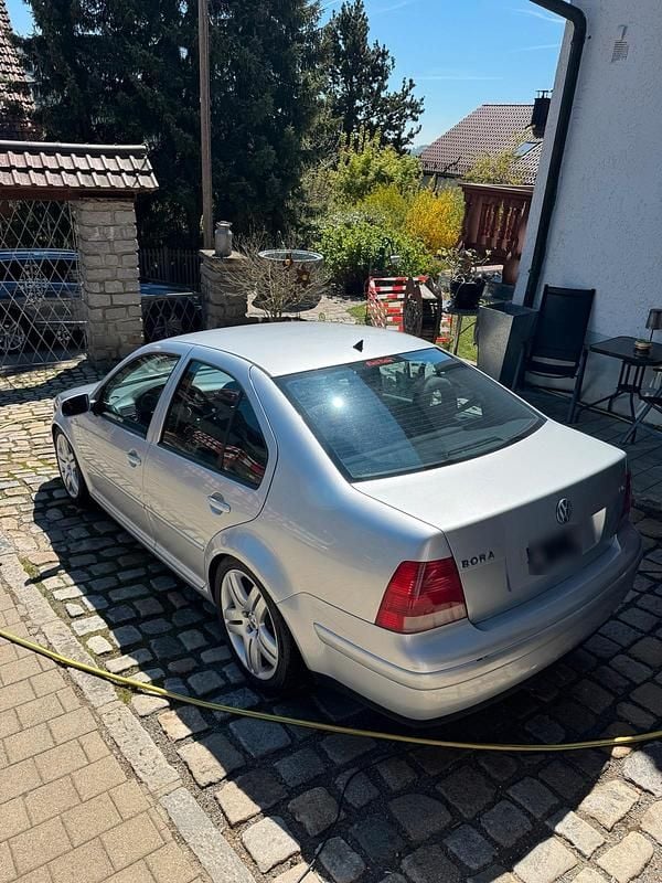 Usata VW Bora 105 CV (77 kW) 2001 Argento Berlina