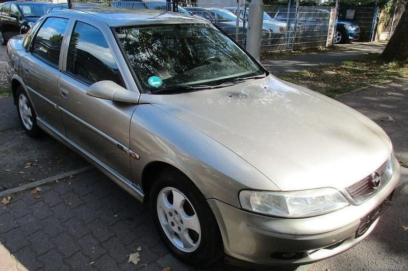 Grau Gebraucht 1999 Opel Vectra Edition Limousine | 950 € (Fairer Preis) - Bild 1/4