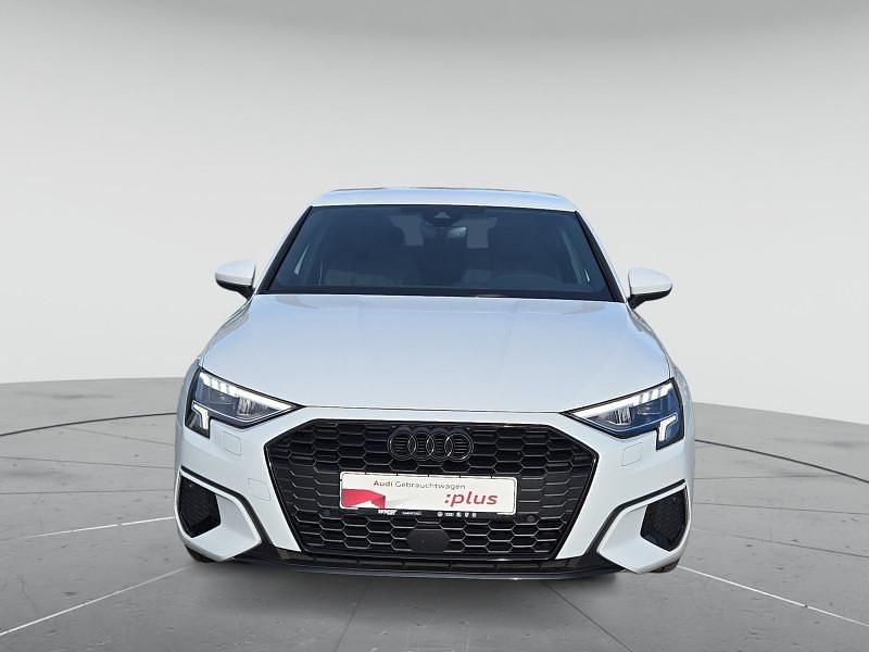 Gletscherweiß metallic Gebraucht 2022 Audi A3 Advanced Plus Limousine | 28.880 € (Fairer Preis) - Bild 1/4