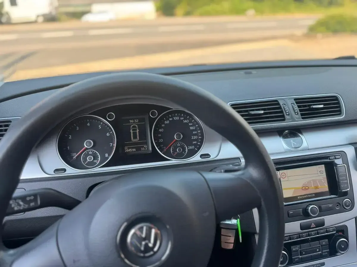 Gebraucht VW Passat 122 PS (89 kW) 2011 Schwarz Kombi