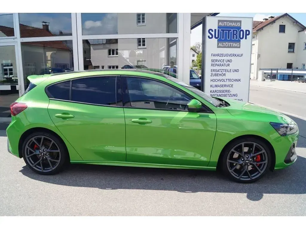 Gebraucht Ford Focus ST 280 PS (205 kW) 2022 Mean green metallic (metallic) Limousine