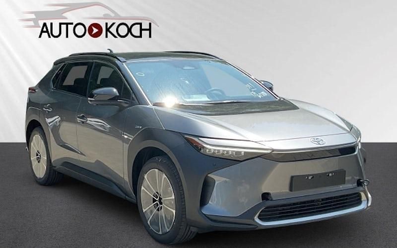 Silber Neu 2025 Toyota bZ4X Lounge SUV | 40.940 € (Fairer Preis) - Bild 1/4
