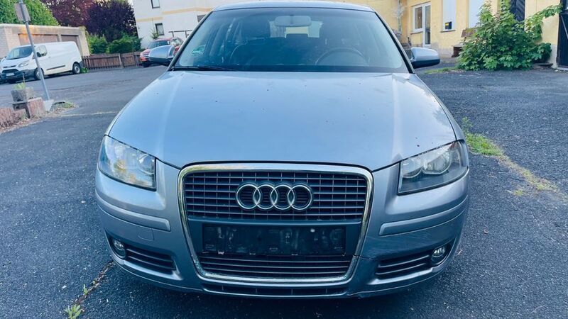 Silber Gebraucht 2004 Audi A3 Sportback Attraction Limousine | 1.300 € (Superpreis) - Bild 1/4