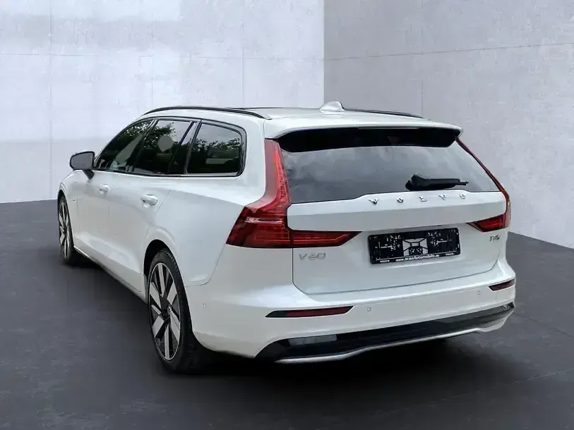 Gebraucht Volvo V60 Ultra 455 PS (334 kW) 2024 Crystal white (metallic) Kombi