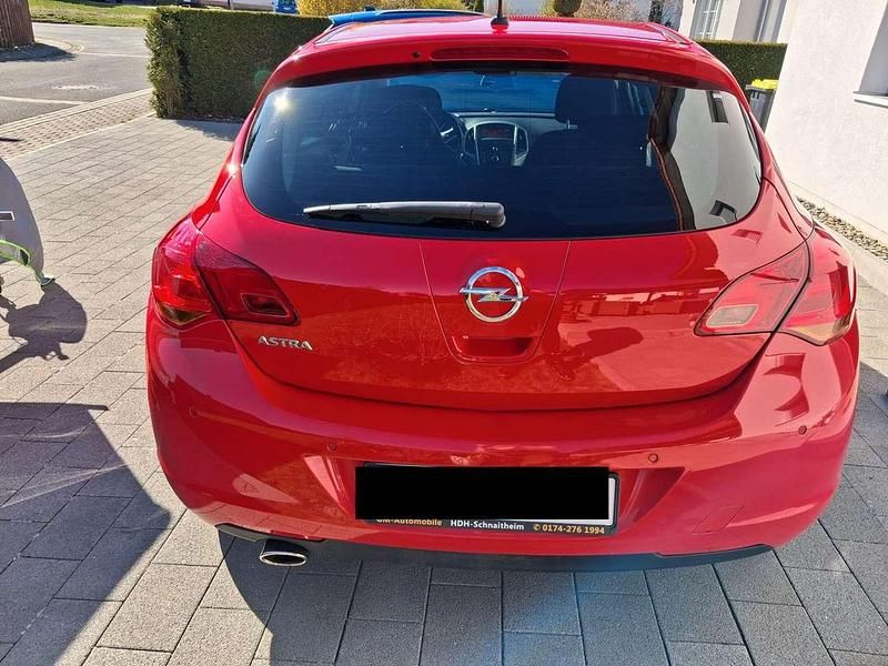 Gebraucht Opel Astra Design Edition 120 PS (88 kW) 2011 Rot Kleinwagen