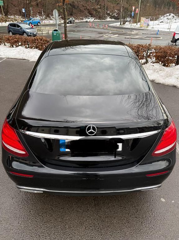 Gebraucht Mercedes E350 Avantgarde 299 PS (219 kW) 2018 Schwarz Limousine