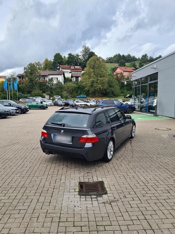 Gebraucht BMW 525 197 PS (144 kW) 2007 Grau Kombi
