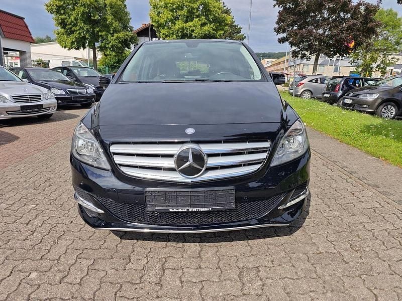 Gebraucht Mercedes B200 156 PS (114 kW) 2014 Schwarz Van / Kleinbus