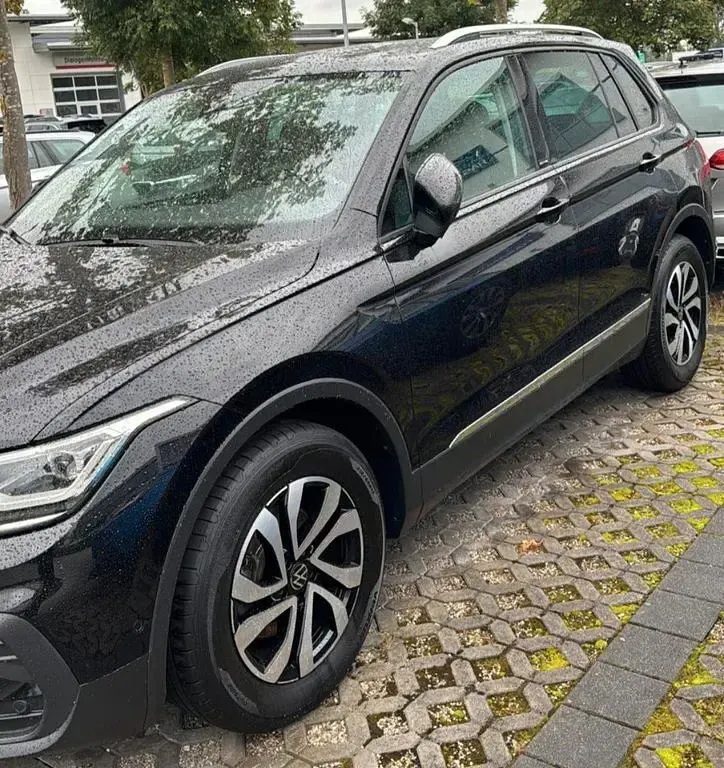 Gebraucht VW Tiguan 150 PS (110 kW) 2021 Schwarz SUV