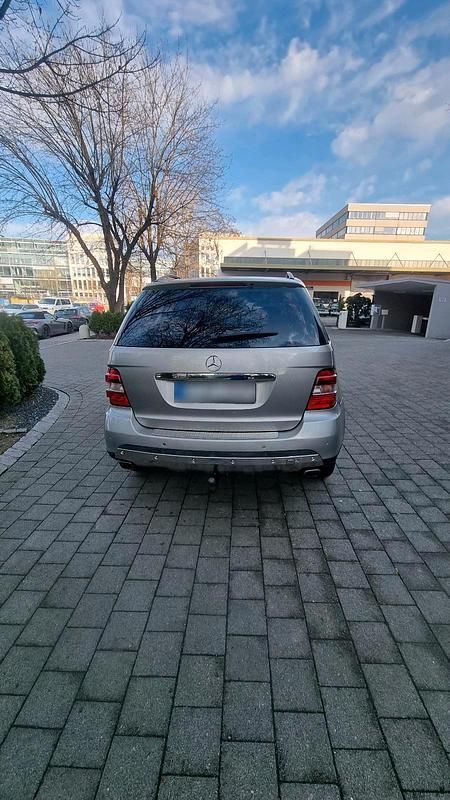 Gebraucht Mercedes ML320 224 PS (164 kW) 2006 Silber SUV