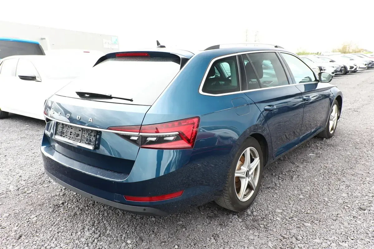 Gebraucht Skoda Superb Style 190 PS (139 kW) 2023 Blau metallic Kombi