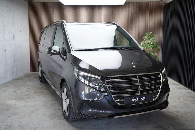 Grau Gebraucht 2025 Mercedes V300 Exclusive Van / Kleinbus | 95.950 € (Fairer Preis) - Bild 1/4