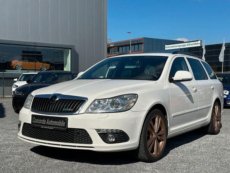 Weiß Gebraucht 2010 Skoda Octavia RS Kombi | 5.490 € - Bild 1/4