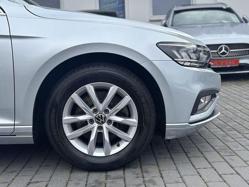 Gebraucht VW Passat Business 150 PS (110 kW) 2022 Scale silver metallic (metallic) Kombi
