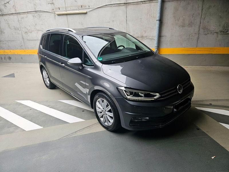 Grau Gebraucht 2016 VW Touran Highline Van / Kleinbus | 15.500 € (Guter Preis) - Bild 1/4