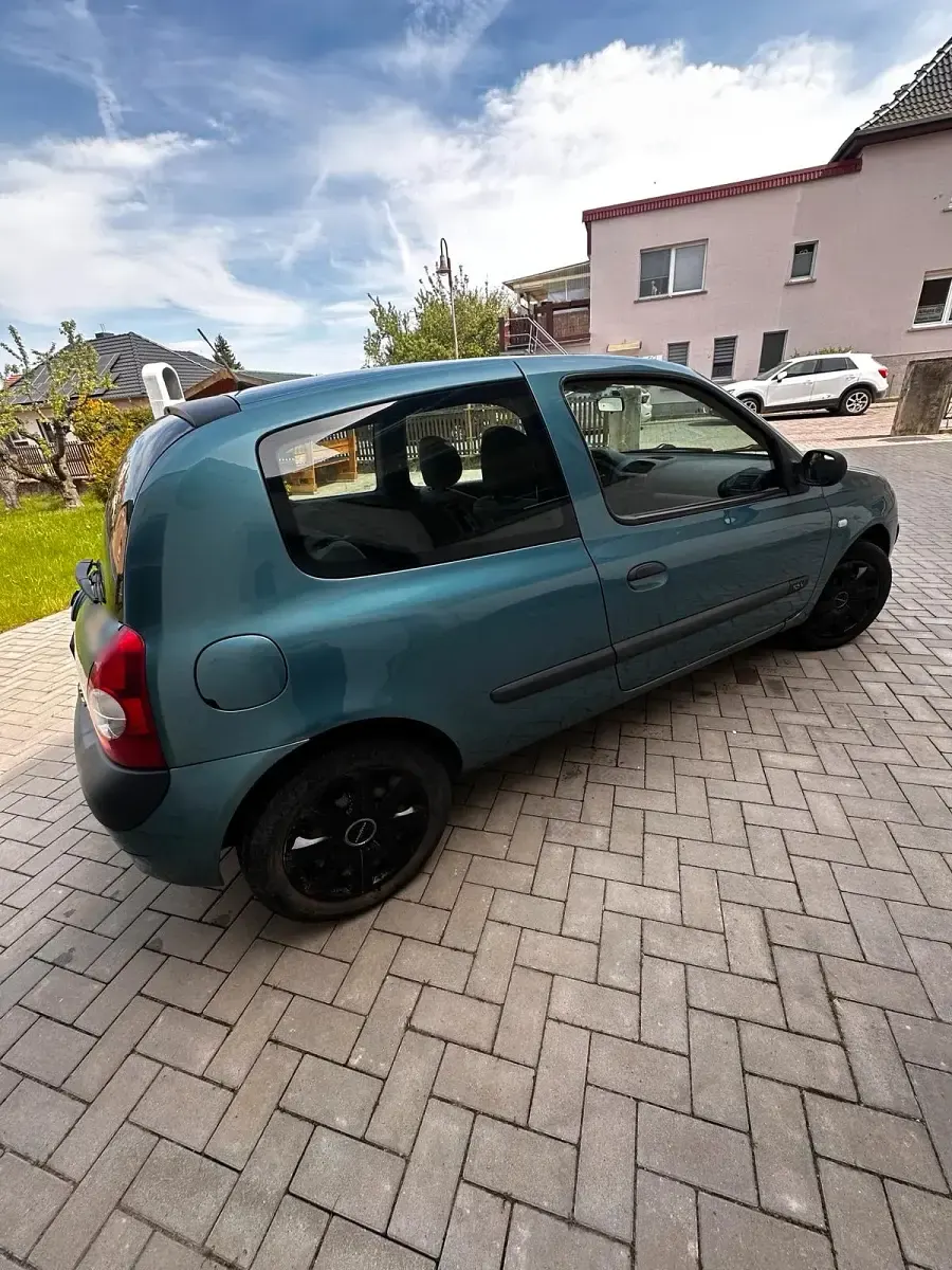 Używany Renault Clio II 75 KM (55 kW) 2004 Andere farben Hatchback