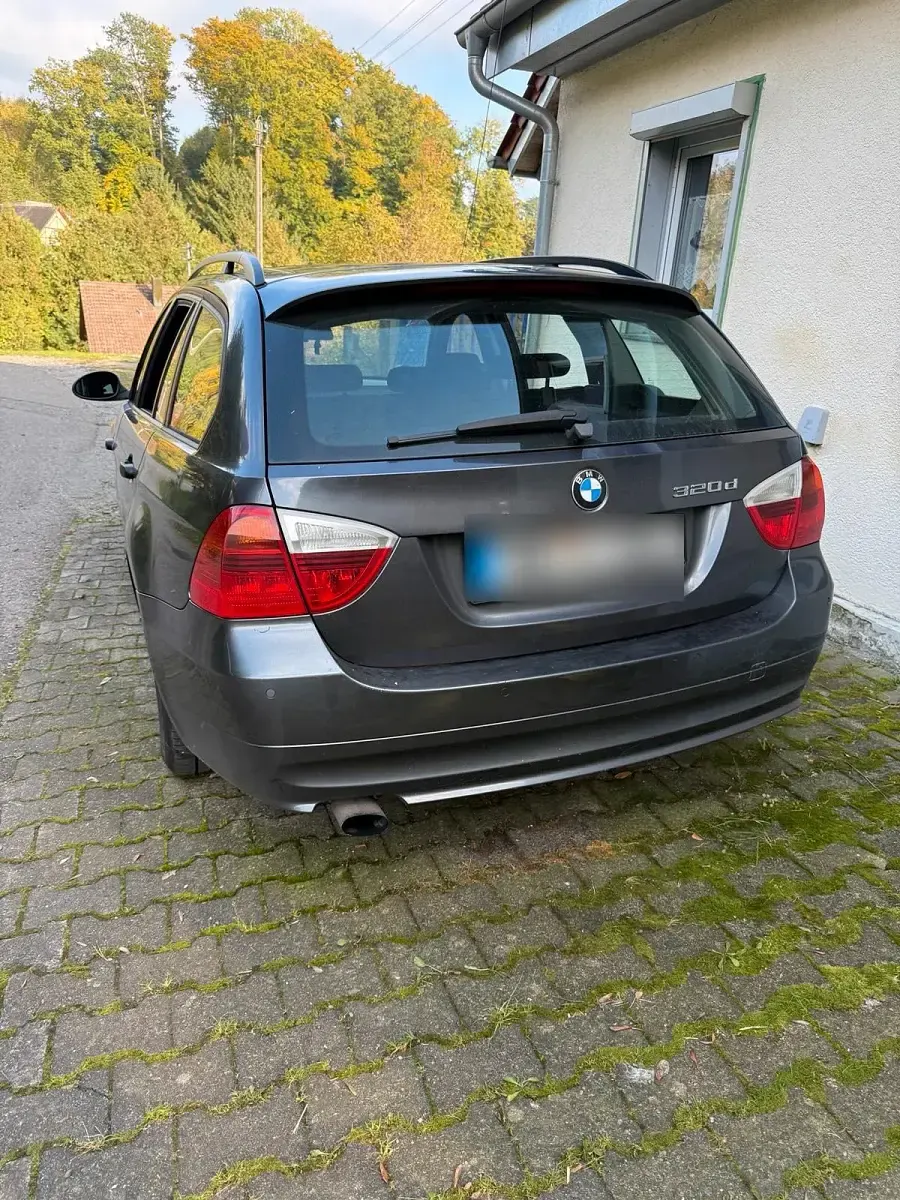 Gebraucht BMW 320 163 PS (119 kW) 2006 Grau Kombi