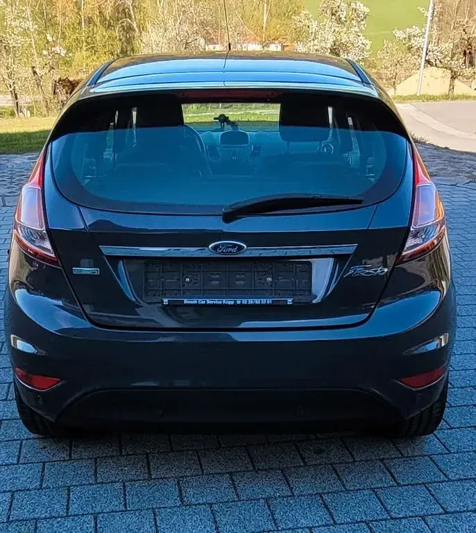 Gebraucht Ford Fiesta Titanium 101 PS (74 kW) 2014 Grau Kleinwagen