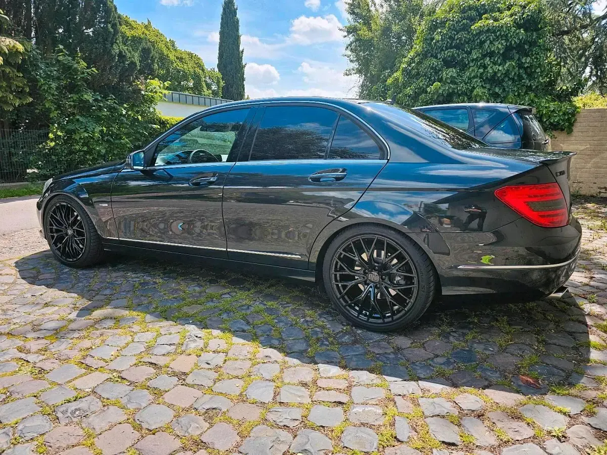 Gebraucht Mercedes C300 231 PS (169 kW) 2011 Schwarz Limousine