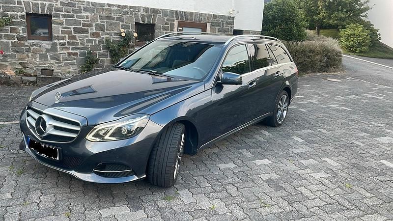 Usata Mercedes E350 252 CV (185 kW) 2014 Grigio Station wagon